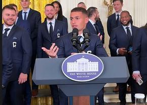 Un fotbalist român s-a fotografiat la Casa Albă » Pus pe glume: „Un mic discurs”