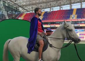 Prezentare bizară » Fostul star de la Barcelona și Juventus, pe cal în Rusia