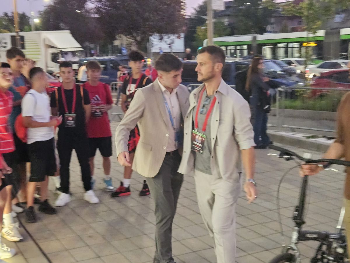 „Green” Dinamo: acționarul „câinilor” a venit la stadion cu propria trotinetă electrică