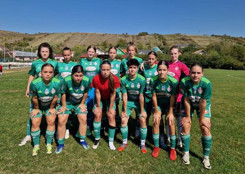 Echipa de fotbal feminin a lui Sepsi, la finalul eșecului cu United Bihor, scor 0-4