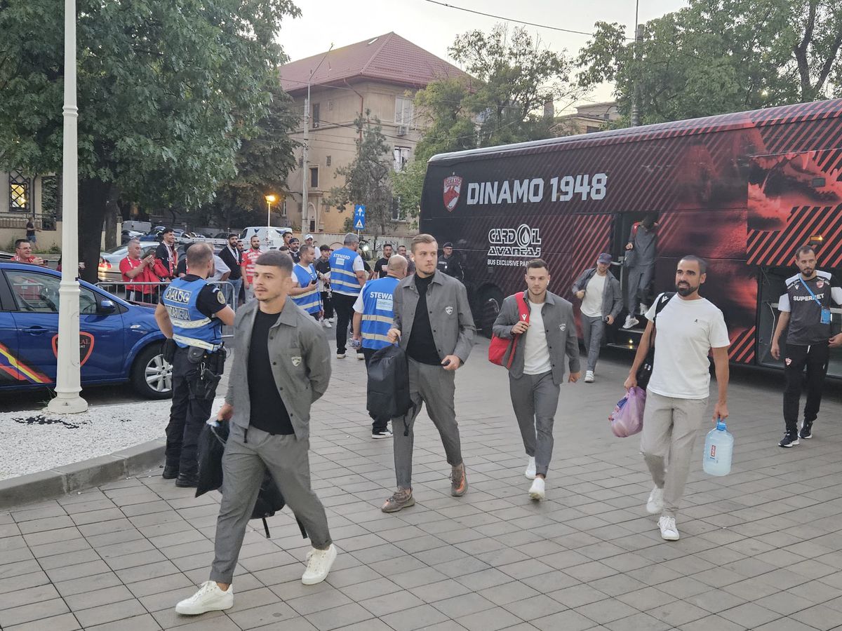 „Green” Dinamo: acționarul „câinilor” a venit la stadion cu propria trotinetă electrică