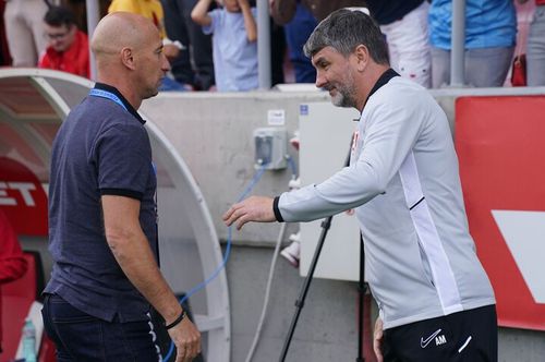 Robert Ilyeș (stânga) și Adrian Mihalcea, antrenorii care s-au întâlnit azi Foto: Sport-pictures.eu