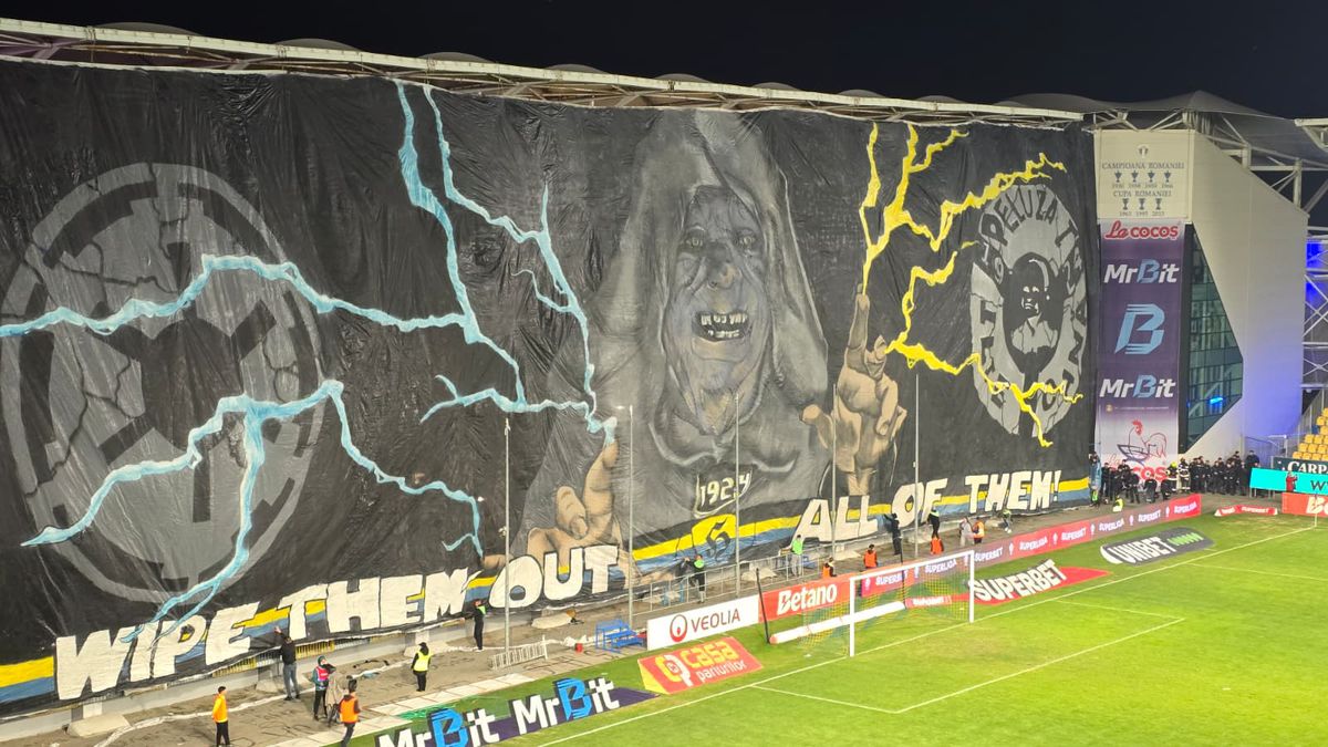 Scenografiile din startul partidei dintre Petrolul și Rapid