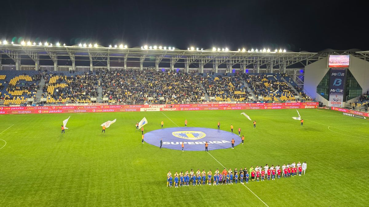 Scenografiile din startul partidei dintre Petrolul și Rapid
