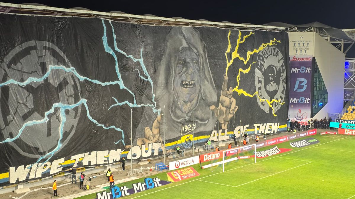 SHOW în startul partidei dintre Petrolul și Rapid » „Lupii”, coregrafie cu tentă rasistă + inspirație din „Războiul Stelelor”