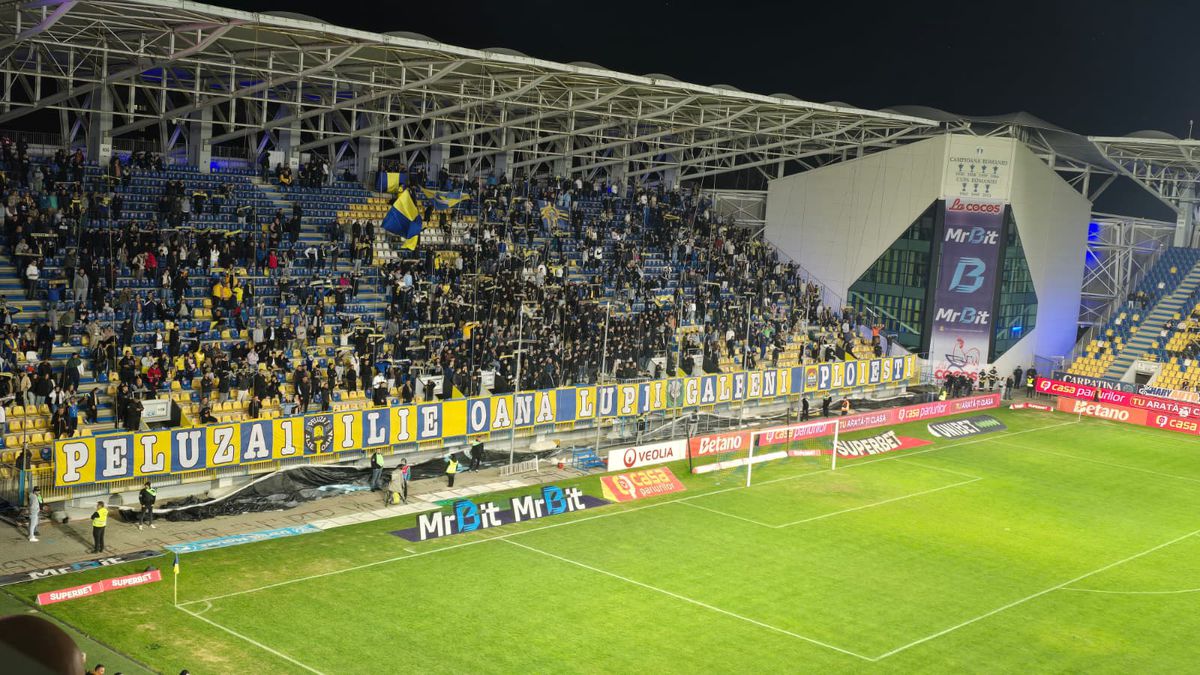 SHOW în startul partidei dintre Petrolul și Rapid » „Lupii”, coregrafie cu tentă rasistă + inspirație din „Războiul Stelelor”