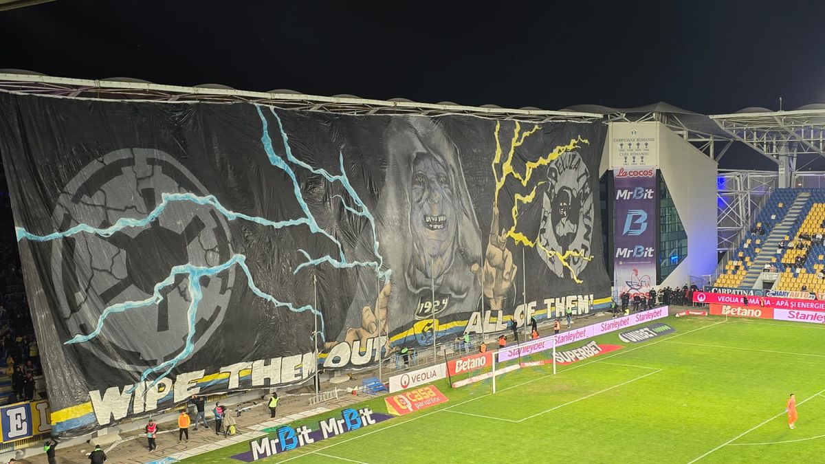 SHOW în startul partidei dintre Petrolul și Rapid » „Lupii”, coregrafie cu tentă rasistă + inspirație din „Războiul Stelelor”