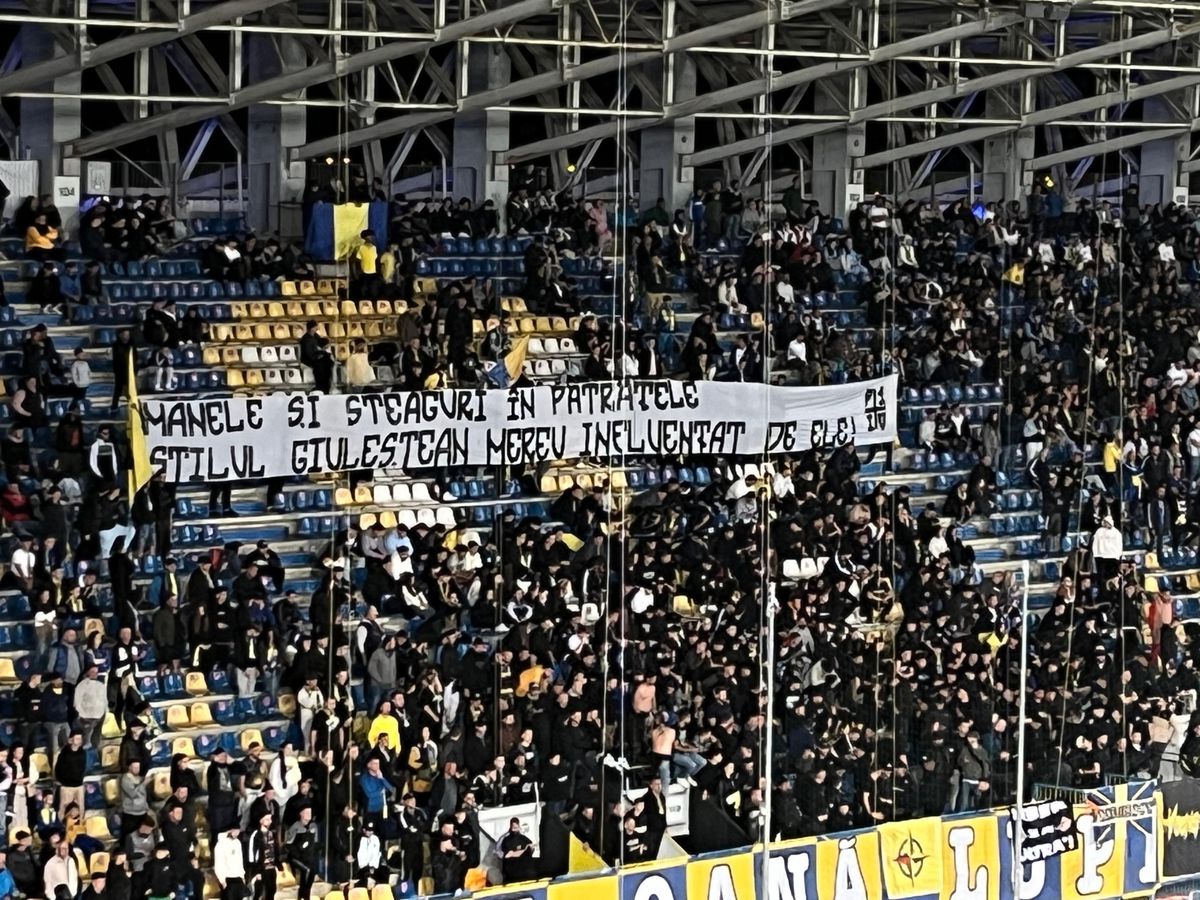 Scandal în tribune la Petrolul - Rapid! A fost nevoie de intervenția jandarmilor