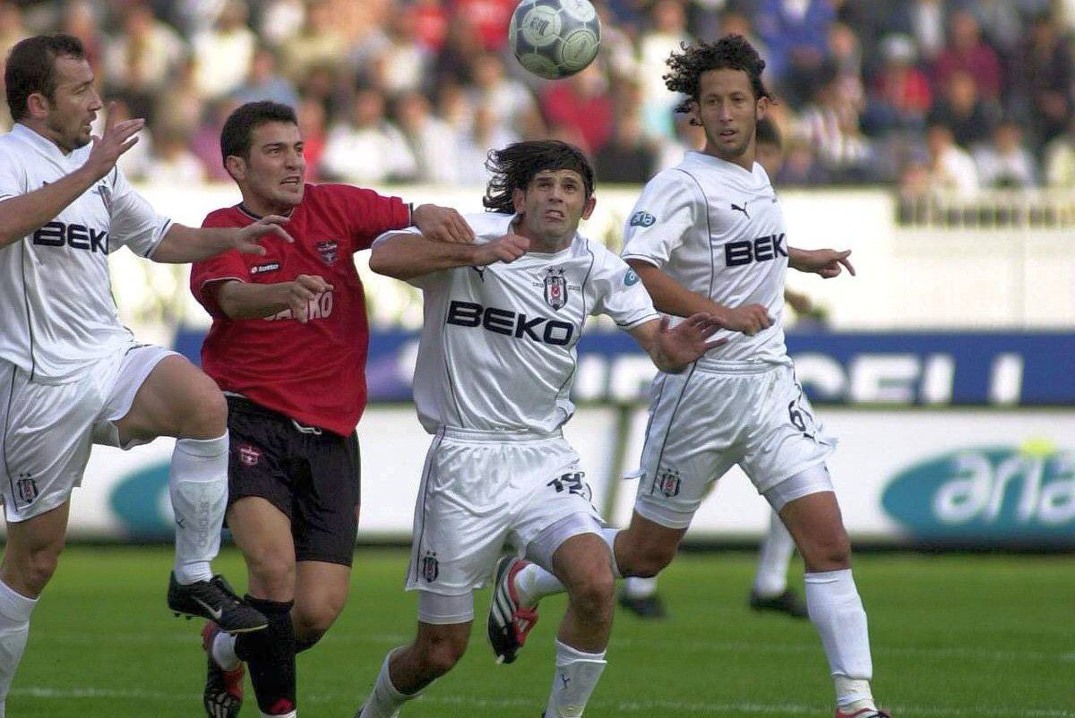 „Ne certam între noi: cine e mai frumos, eu sau tu? Ne-am dus peste Mircea Lucescu, iar el era gol, abia ieșise din duș”