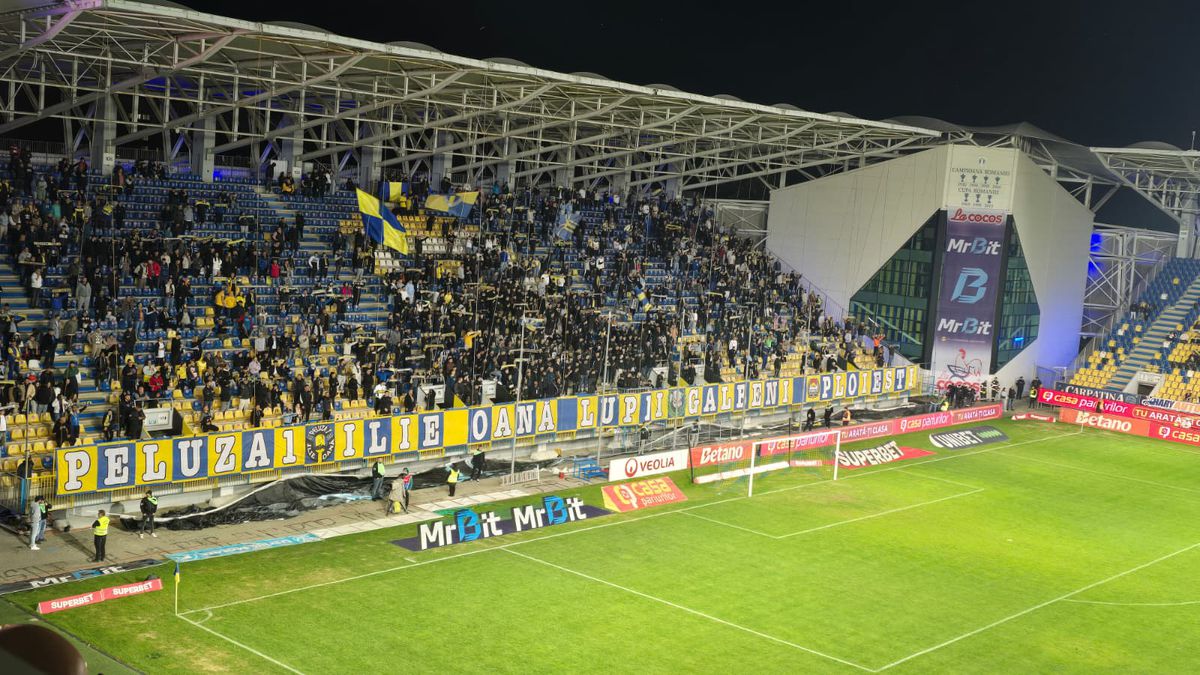 SHOW în startul partidei dintre Petrolul și Rapid » „Lupii”, coregrafie cu tentă rasistă + inspirație din „Războiul Stelelor”