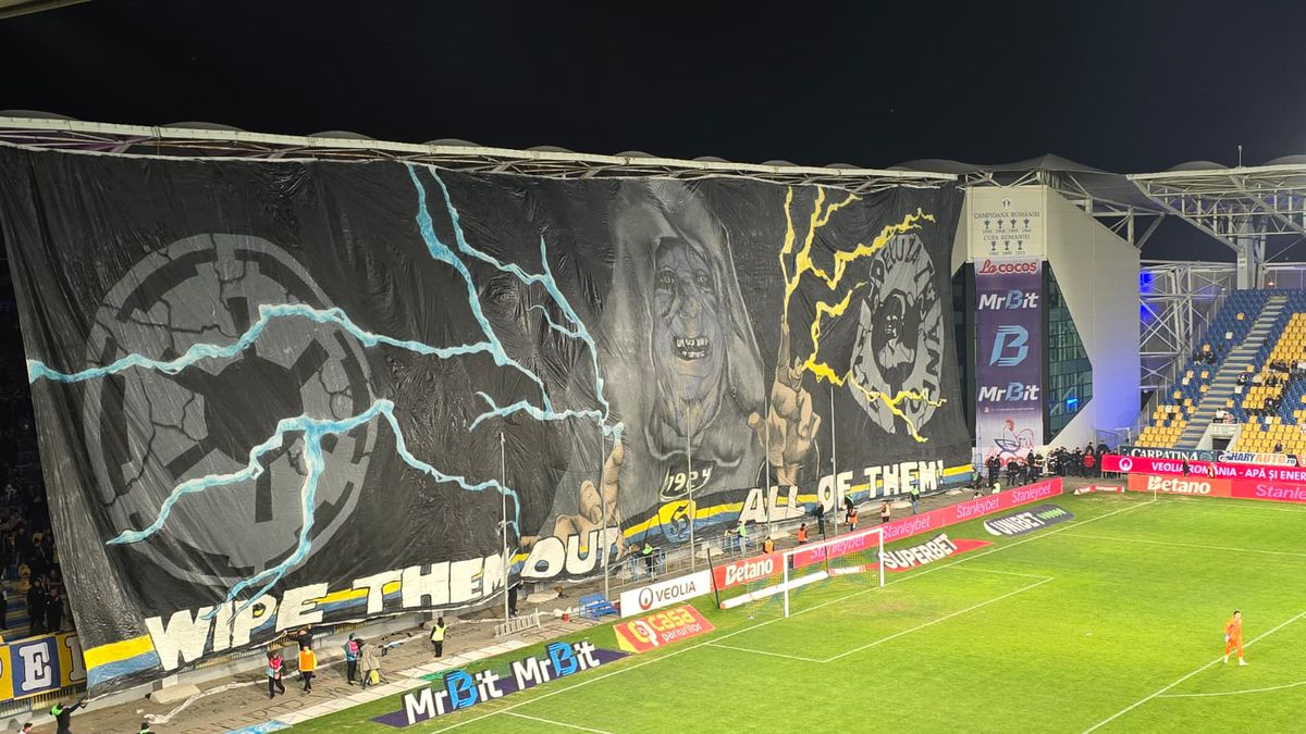 SHOW în startul partidei dintre Petrolul și Rapid » „Lupii”, coregrafie cu tentă rasistă + inspirație din „Războiul Stelelor”