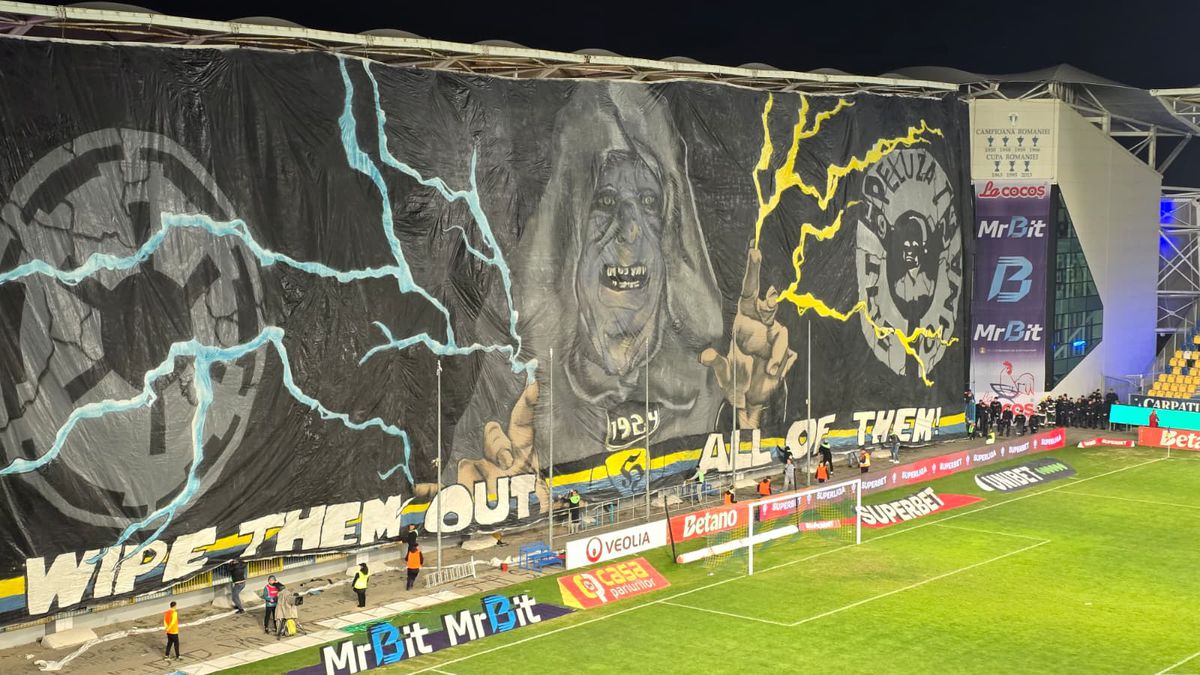 SHOW în startul partidei dintre Petrolul și Rapid » „Lupii”, coregrafie cu tentă rasistă + inspirație din „Războiul Stelelor”