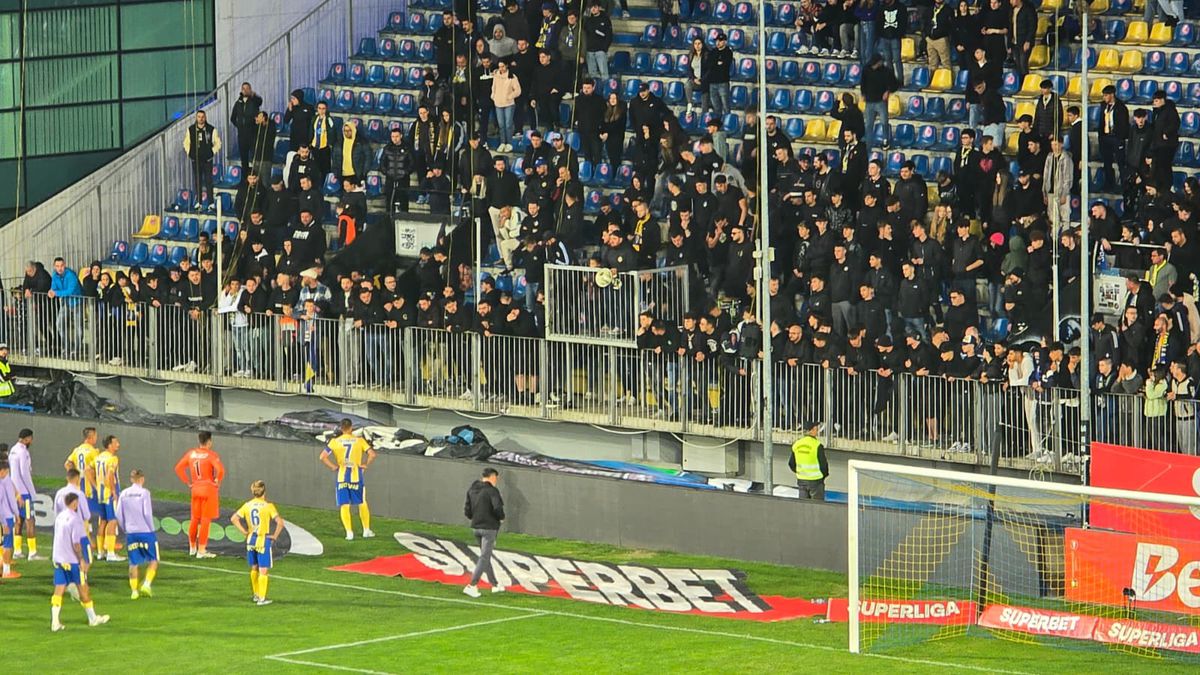 Alex Dobre, aclamat de galeria Rapidului, după victoria cu Petrolul