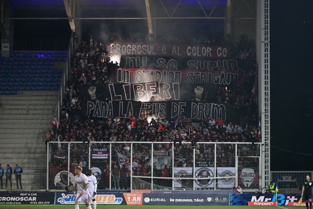 Scandal în tribune la Petrolul - Rapid! A fost nevoie de intervenția jandarmilor