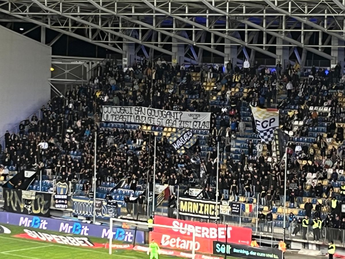 Scandal în tribune la Petrolul - Rapid! A fost nevoie de intervenția jandarmilor