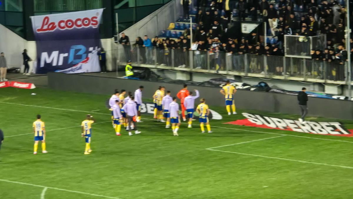 Alex Dobre, aclamat de galeria Rapidului, după victoria cu Petrolul