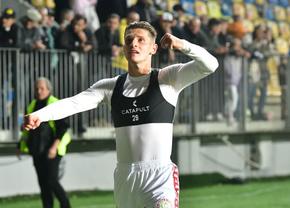 Alex Dobre, aclamat de galeria Rapidului, după victoria cu Petrolul