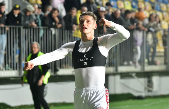 Alex Dobre, aclamat de galeria Rapidului, după victoria cu Petrolul