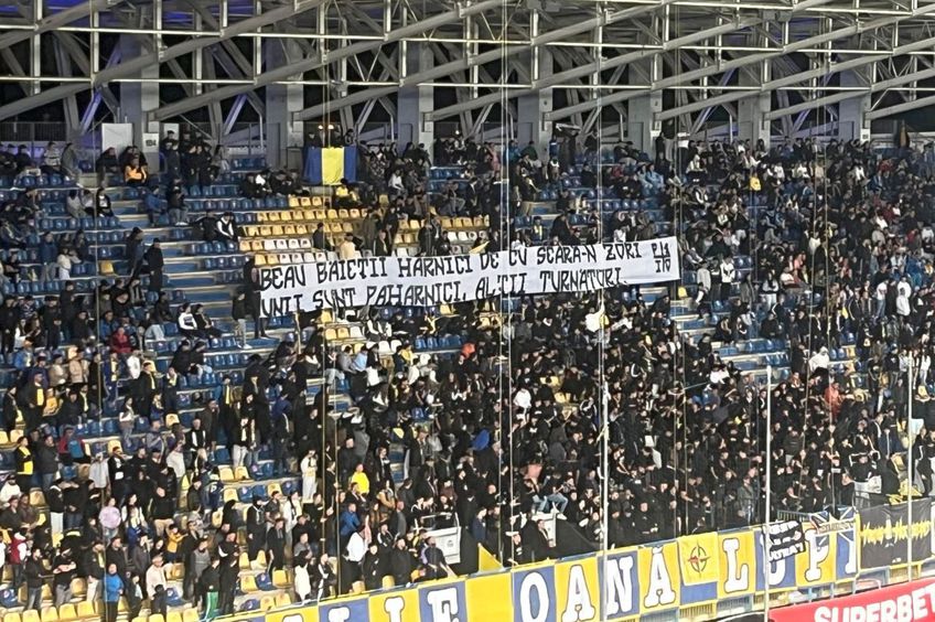 Ce mesaje au apărut la Petrolul - Rapid: Dan Șucu, luat la țintă de ploieșteni. FOTO: GSP.ro