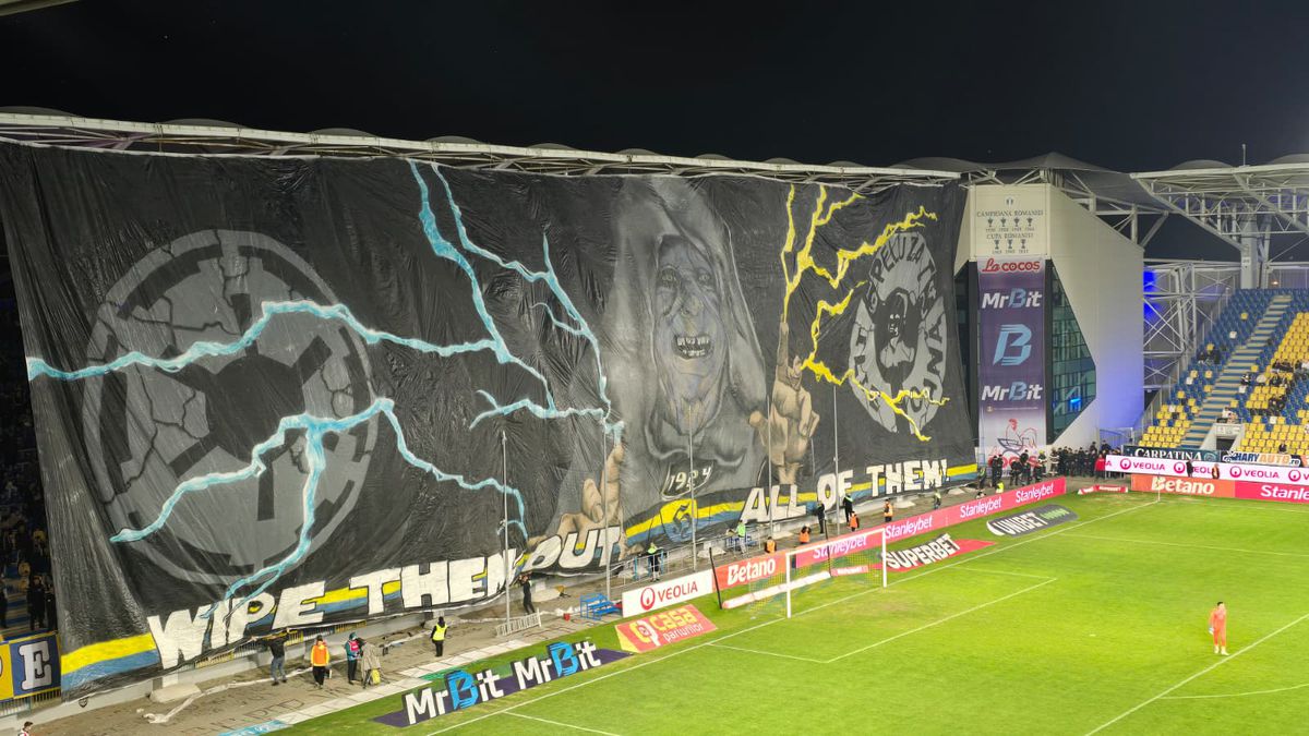 SHOW în startul partidei dintre Petrolul și Rapid » „Lupii”, coregrafie cu tentă rasistă + inspirație din „Războiul Stelelor”