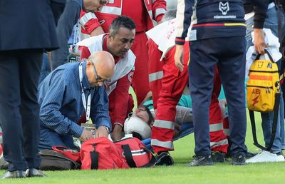 LECCE - JUVENTUS 1-1 // FOTO+VIDEO Clipe de panică » I s-a făcut rău lui Higuaín, luat cu targa de pe teren și dus la spital!