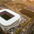 Din acest unghi, stadionul seamănă cu un OZN aterizat
pe câmp