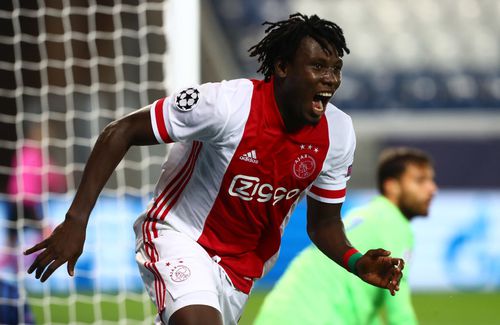Ajax Amsterdam a descoperit un nou puști-teribil. E vorba de Lassina Traore, atacant de 19 ani din Burkina Faso.