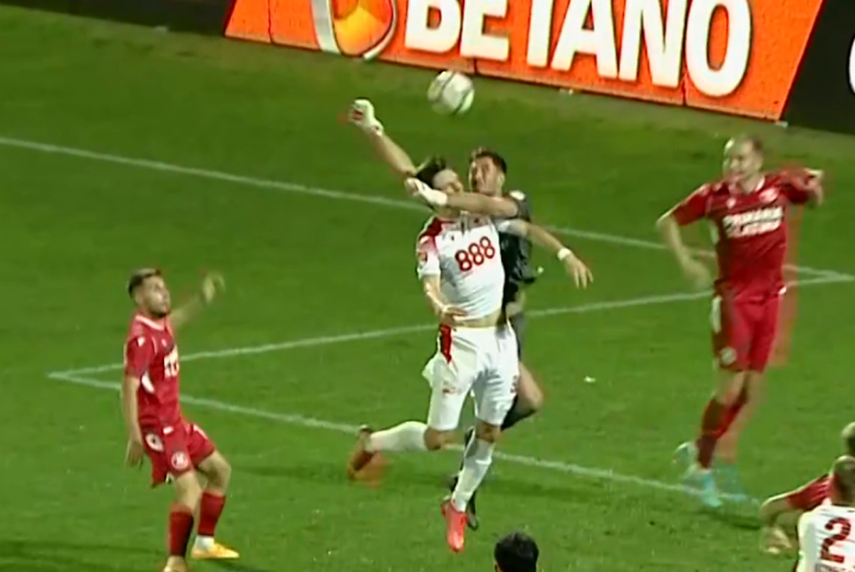 Greșeală uriașă de arbitraj! Dinamo se îndepărtează de play-off după o viciere de rezultat