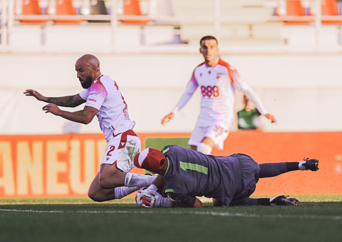 Greșeală uriașă de arbitraj! Dinamo se îndepărtează de play-off după o viciere de rezultat
