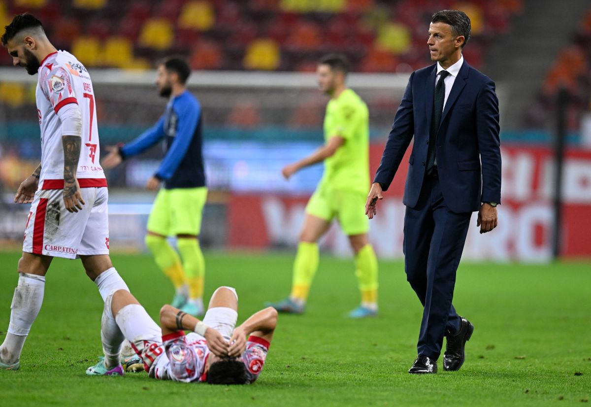 Prăbușit! Fotbalistul lui Dinamo care a cedat imediat după fluierul final » Consolat de Burcă, le-a arătat obrazul fanilor: „Nu e necesar să strige ce-au strigat”