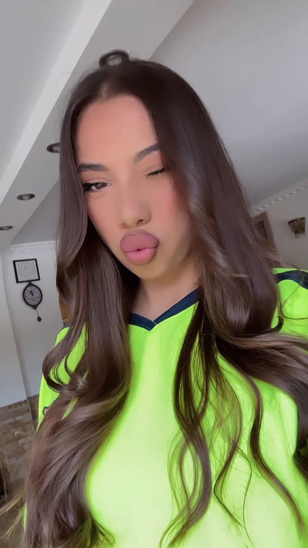 WAGs pe Ghencea » Show în tribună: cum s-au pozat „rivalele” la meciul Stelei