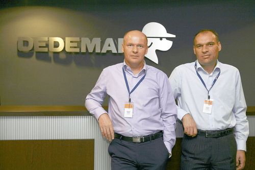 Dragoș (stânga) și Adrian Pavăl, fondatorii Dedeman