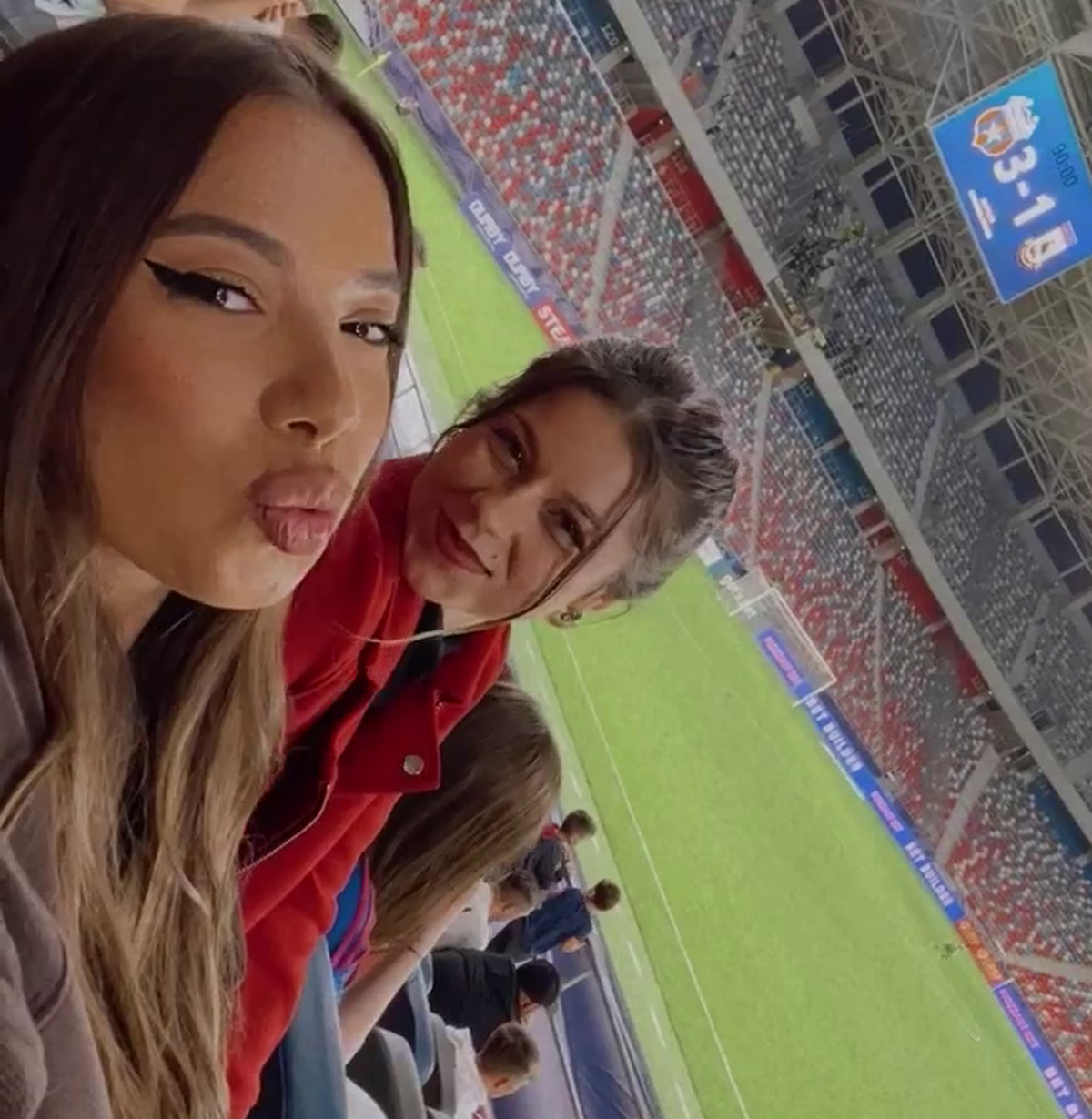 WAGs pe Ghencea » Show în tribună: cum s-au pozat „rivalele” la meciul Stelei