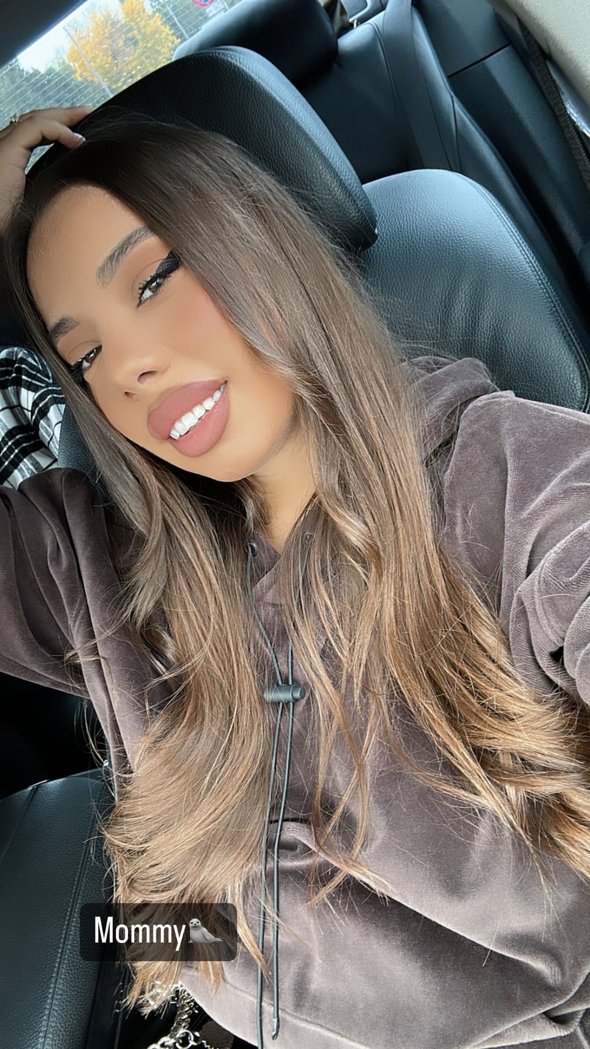 WAGs pe Ghencea » Show în tribună: cum s-au pozat „rivalele” la meciul Stelei