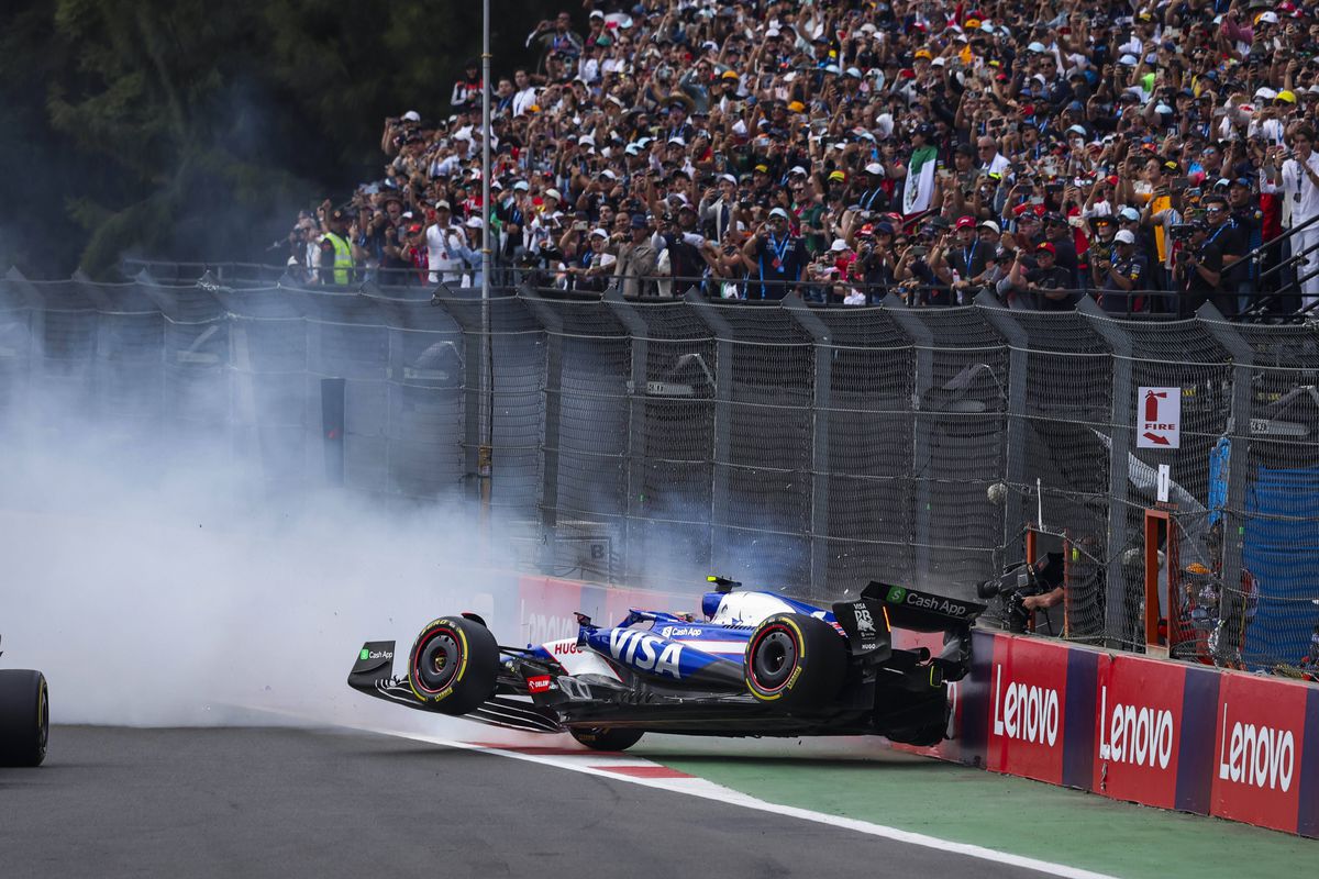 Carlos Sainz câștigă o cursă DRAMATICĂ în Mexic » Verstappen, dublă penalizare! Lando se apropie de olandez