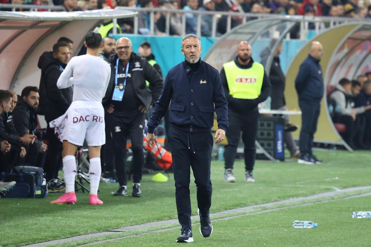 Derby-ul dintre FCSB și Rapid, întrerupt de Istvan Kovacs » MM Stoica a intervenit imediat și a mers spre galerie