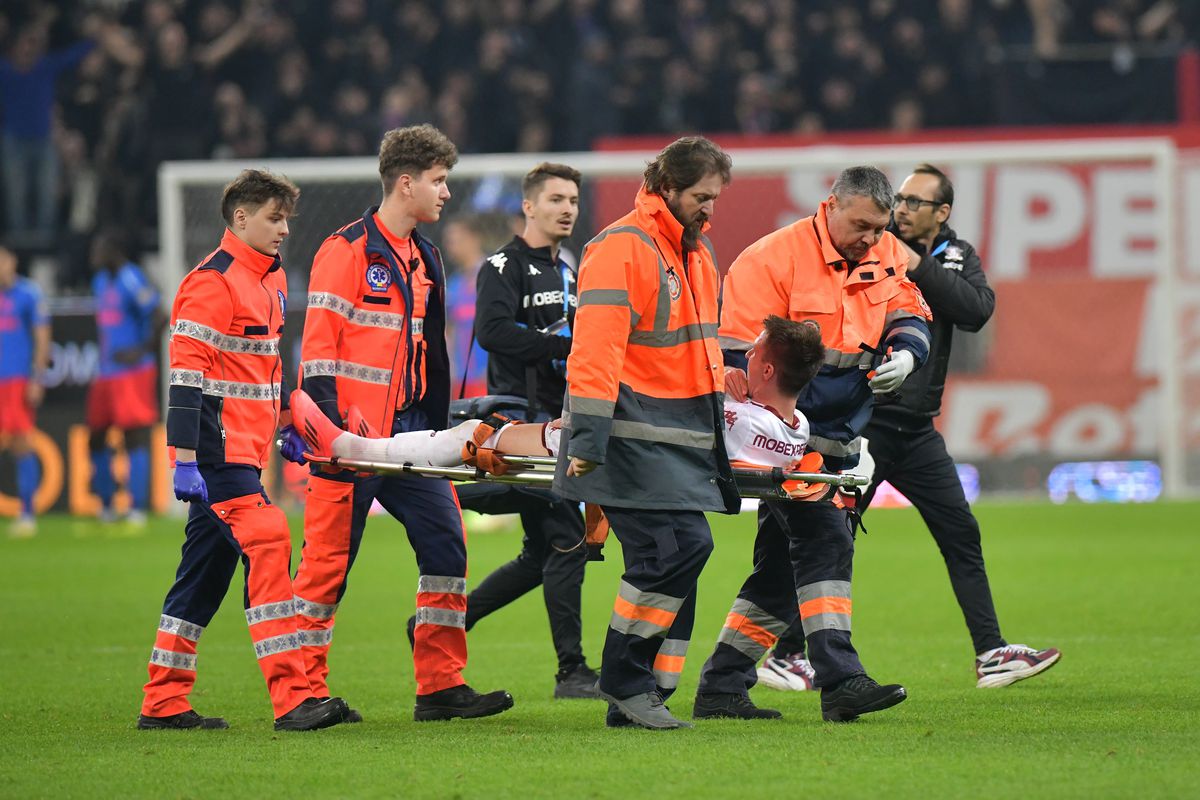 Șumudică l-a forțat și s-a accidentat în FCSB - Rapid » A fost preluat direct de personalul de pe ambulanță