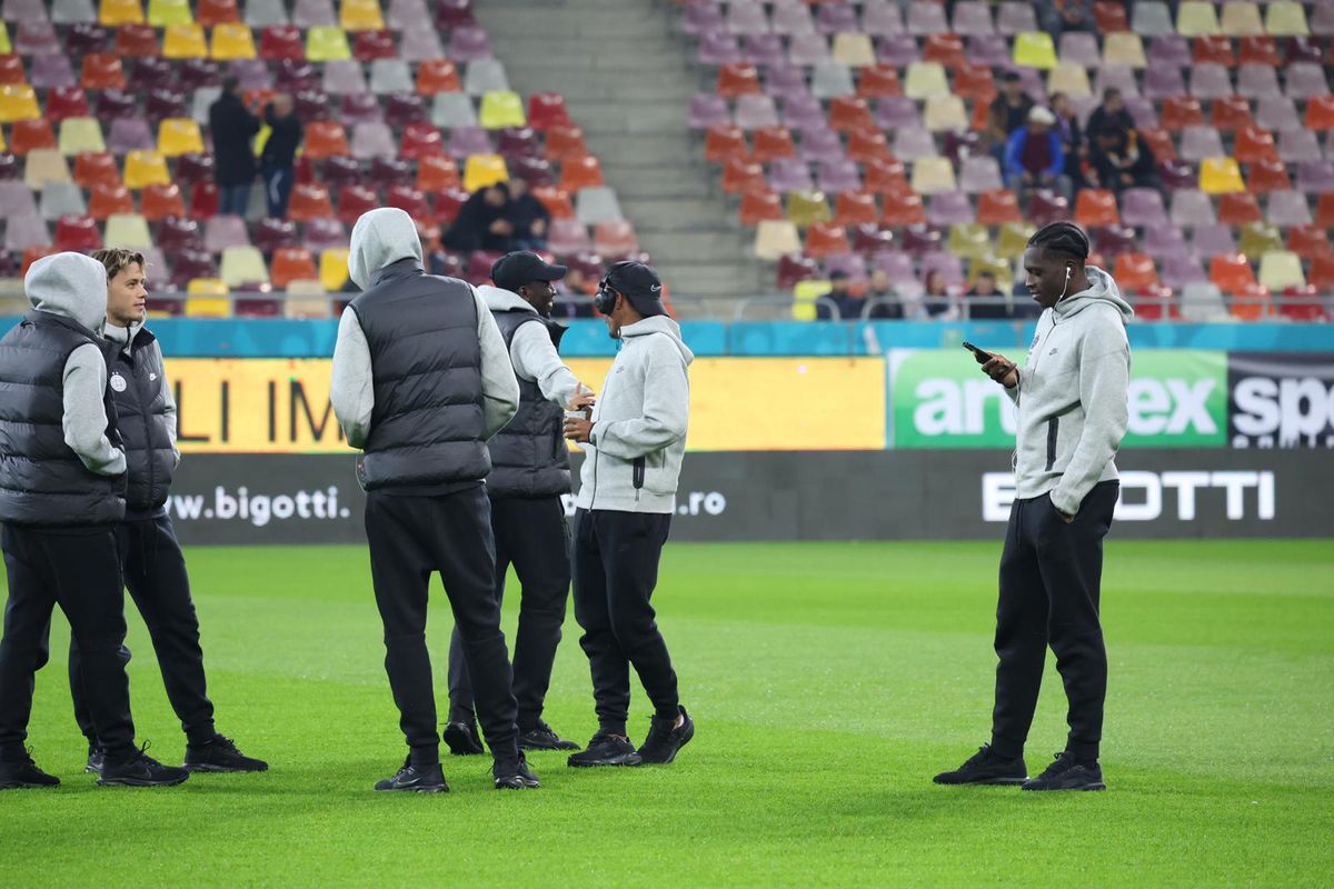 FCSB - Rapid » Primele imagini cu roș-albaștrii de la firul ierbii