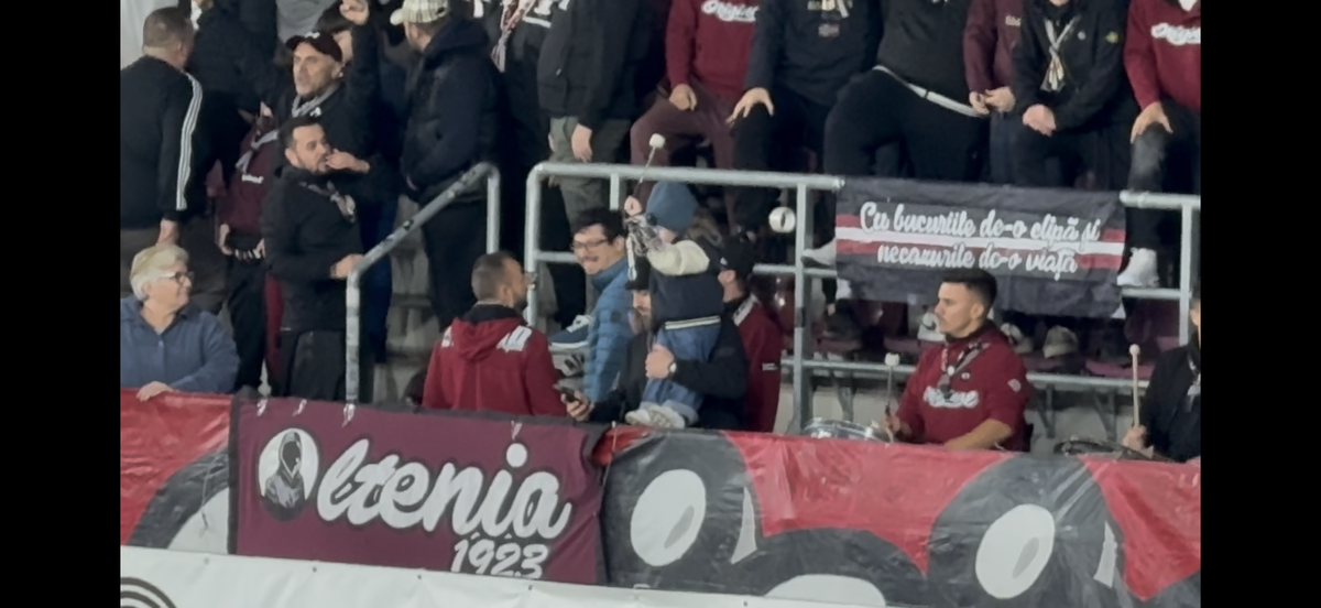 Imagini virale în Giulești! A venit cu bunica la meci și a fluturat eșarfa în galerie: reporterul GSP a surprins cele mai tari cadre