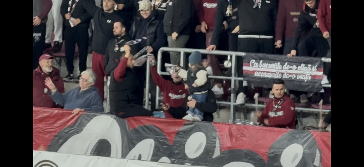 Imagini virale în Giulești! A venit cu bunica la meci și a fluturat eșarfa în galerie: reporterul GSP a surprins cele mai tari cadre