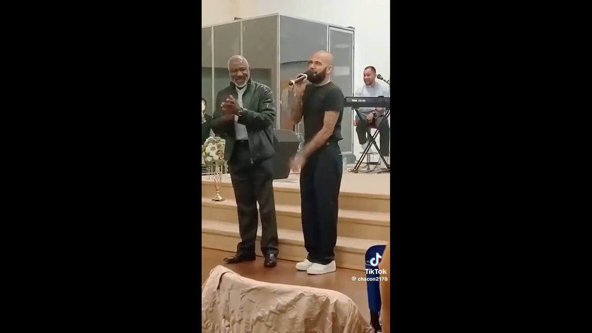 Imagini uluitoare: Dani Alves a devenit predicator evanghelic după ce a scăpat de închisoare pentru viol