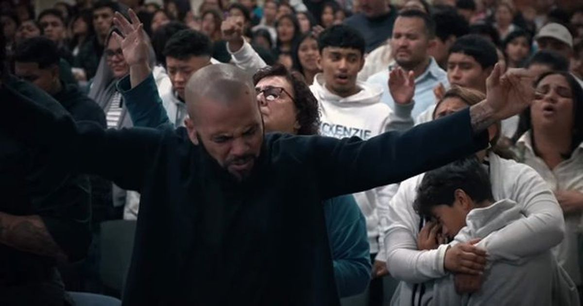 Imagini uluitoare: Dani Alves a devenit predicator evanghelic după ce a scăpat de închisoare pentru viol