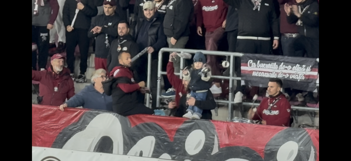 Imagini virale în Giulești! A venit cu bunica la meci și a fluturat eșarfa în galerie: reporterul GSP a surprins cele mai tari cadre