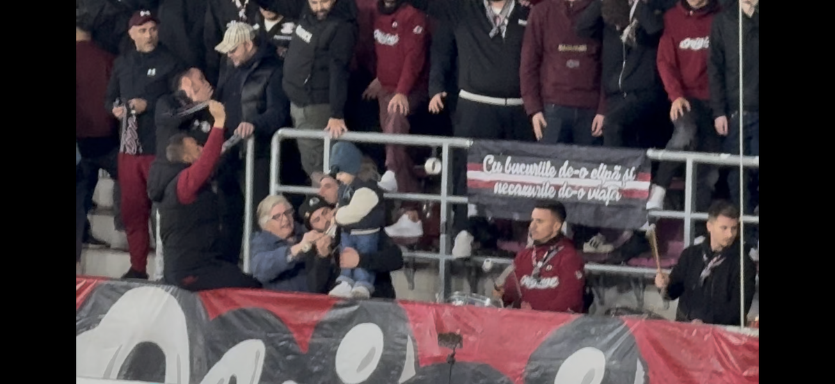 Imagini virale în Giulești! A venit cu bunica la meci și a fluturat eșarfa în galerie: reporterul GSP a surprins cele mai tari cadre