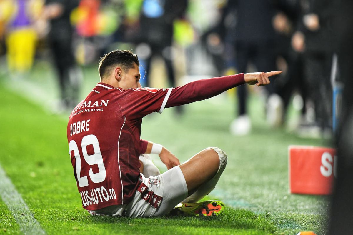 Ce s-a întâmplat pe gazon, imediat după Rapid - Unirea Slobozia » Giuleștenii s-au „bucurat” cu trivialități la adresa lui Rădoi și a FCSB: gestul lui Costel Gâlcă a fost elocvent