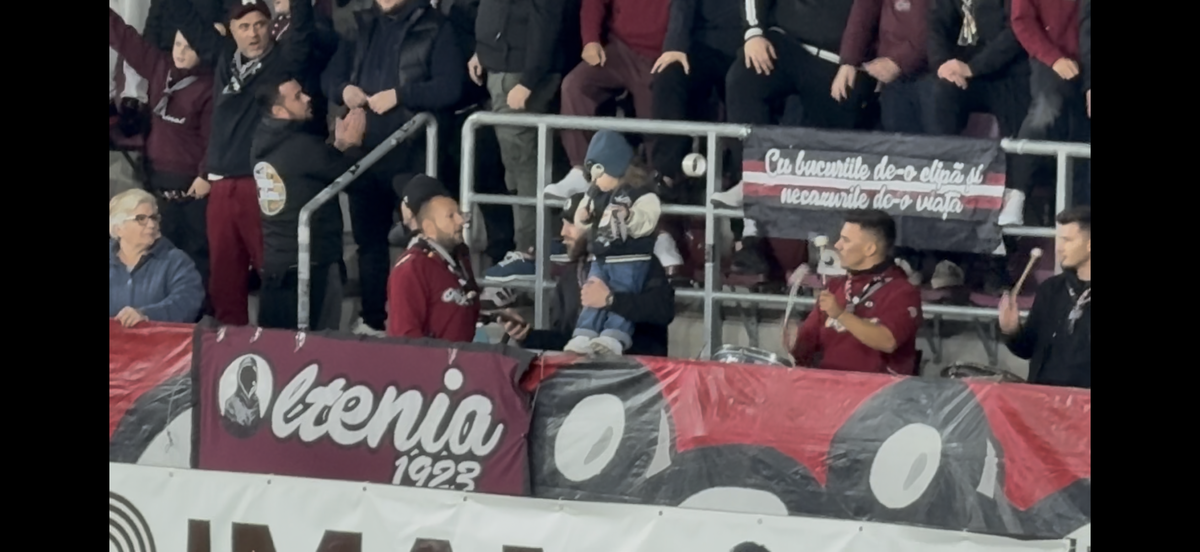 Imagini virale în Giulești! A venit cu bunica la meci și a fluturat eșarfa în galerie: reporterul GSP a surprins cele mai tari cadre