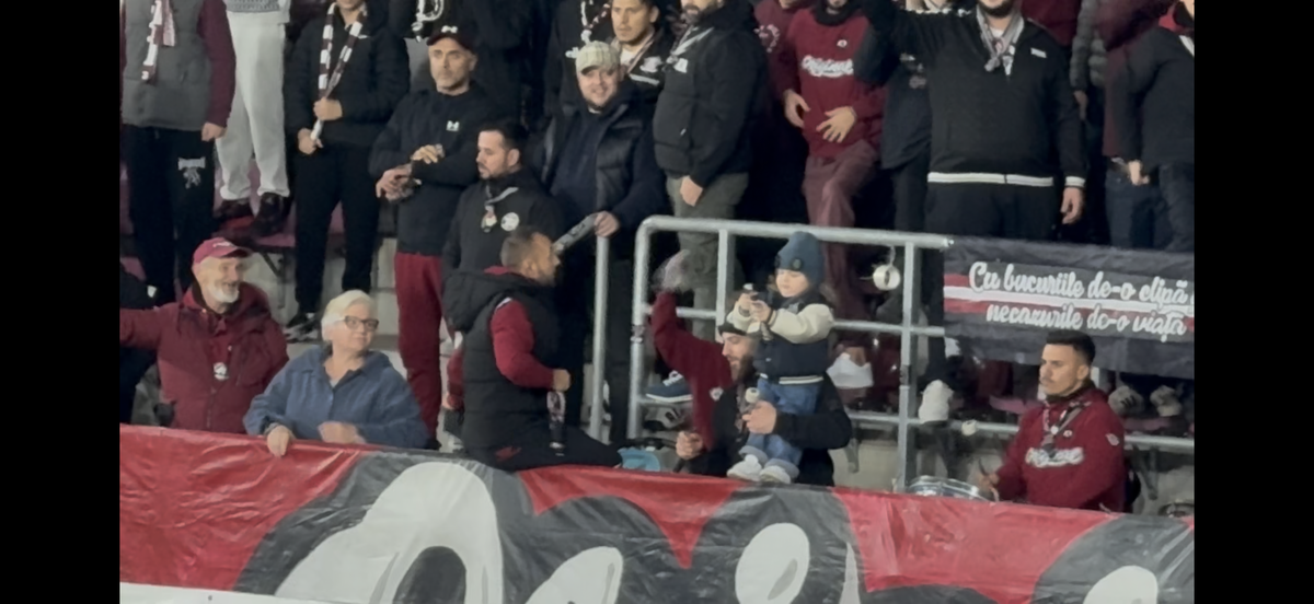 Imagini virale în Giulești! A venit cu bunica la meci și a fluturat eșarfa în galerie: reporterul GSP a surprins cele mai tari cadre