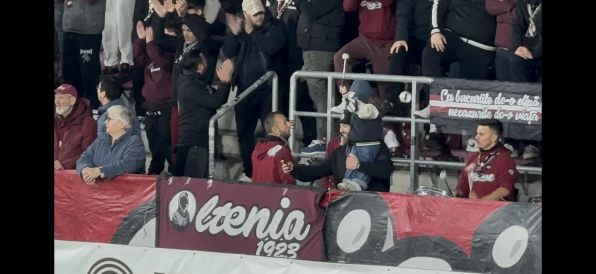 Imagini virale în Giulești! A venit cu bunica la meci și a fluturat eșarfa în galerie: reporterul GSP a surprins cele mai tari cadre