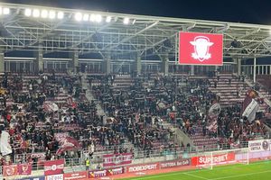 Suporterii Rapidului, trivialități greu de reprodus la adresa lui Mirel Rădoi, înaintea derby-ului cu Universitatea Craiova