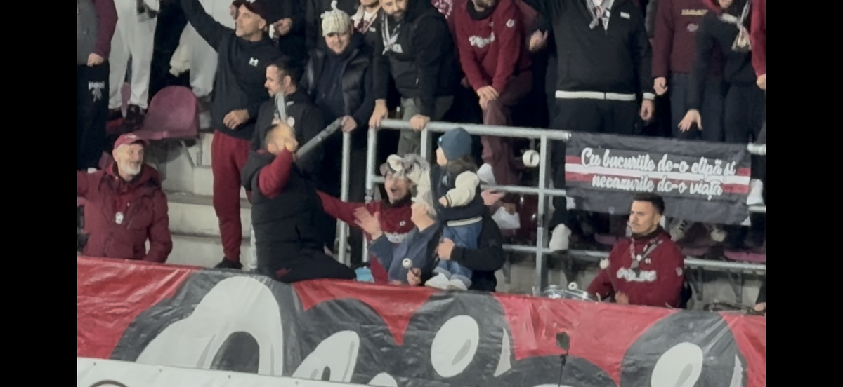 Imagini virale în Giulești! A venit cu bunica la meci și a fluturat eșarfa în galerie: reporterul GSP a surprins cele mai tari cadre